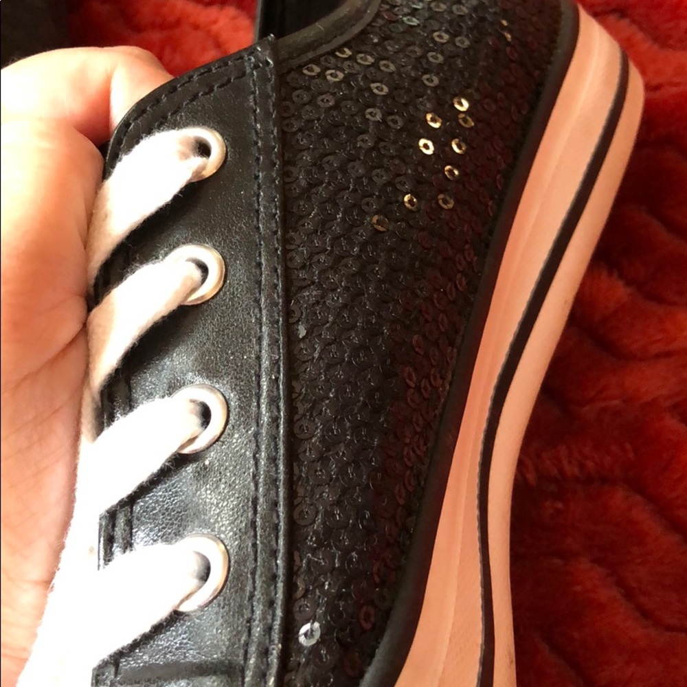 Shoes - Picture 3 of 4